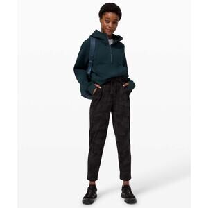 LULULEMON Keep Moving Sz 6 Camo Women’s Stretch Pants